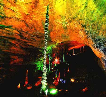 長(zhǎng)沙出發(fā)到溶洞奇觀黃龍洞、天門(mén)山、玻璃棧道、鳳凰古城九景往返三日游