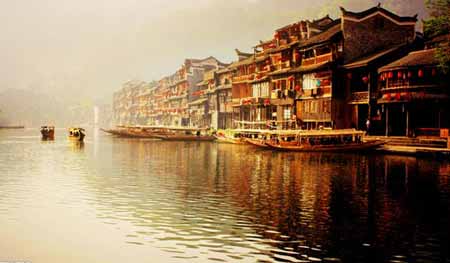 張家界國(guó)家森林公園、袁家界、天子山、大峽谷、玻璃橋、鳳凰古城兩晚三日游